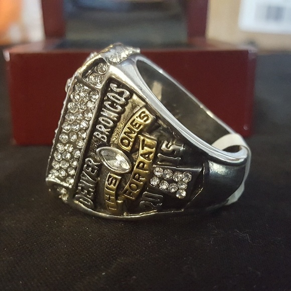 Denver Broncos Championship Ring Fan Edition Super Bowl 50 - Picture 9 of 11
